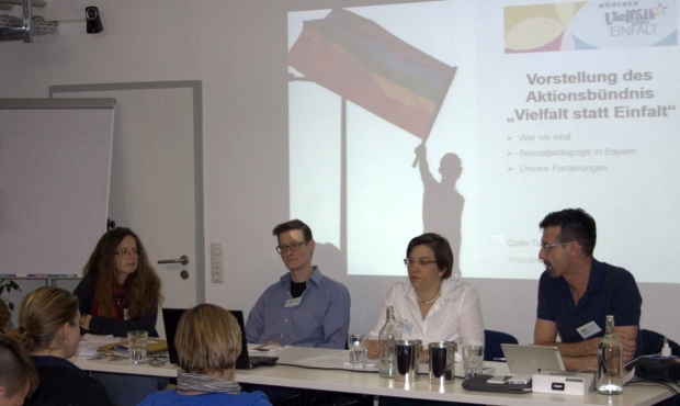 Die Redner auf der ersten Veranstaltung von Vielfalt statt Einfalt in München am 17. März 2015.